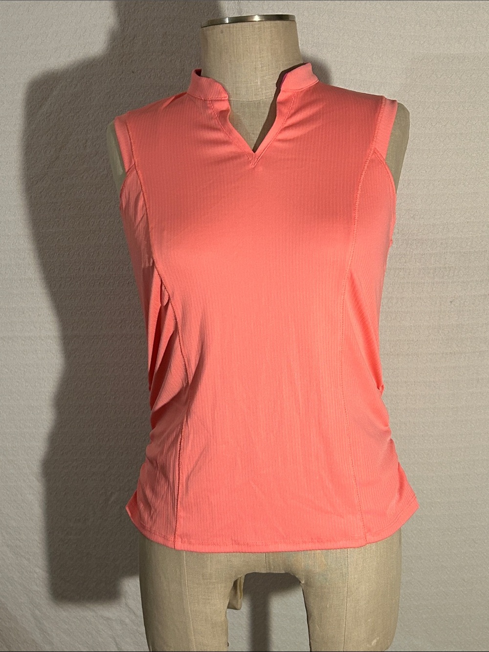Lucky in Love Sleeveless Coral V‑Notch Performance Top Size Small